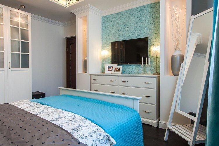 kreativ-vägg-design-idé-sovrum-dekorativ-gips-flytande-tapet-blå