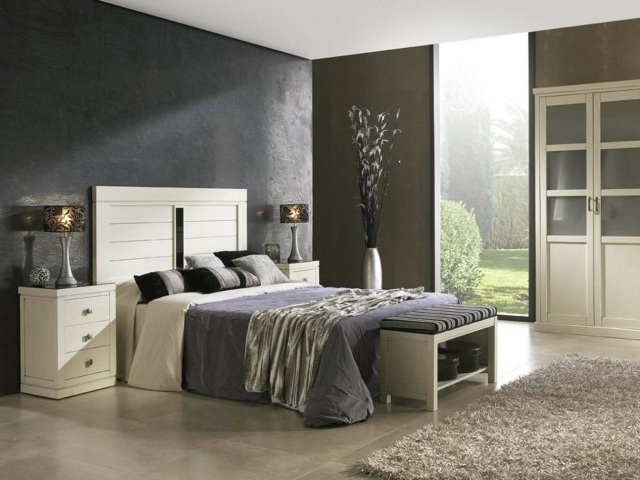 Gipsvägg grå beige garderob sängbord