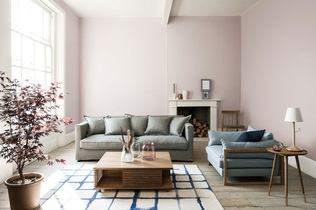 Idé vardagsrum rosa färg soffbord grå möbler