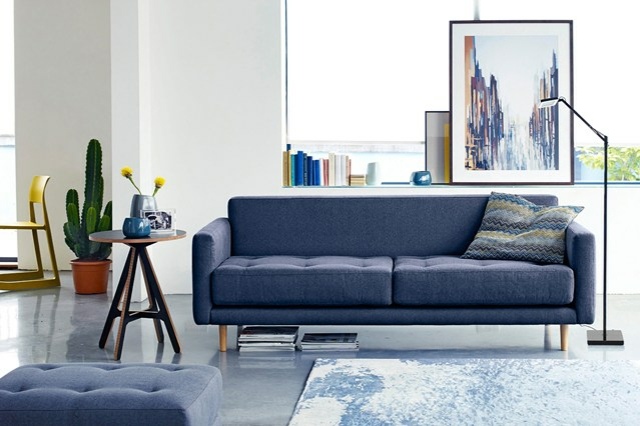 blå soffa tvåsitsig matta idé levande