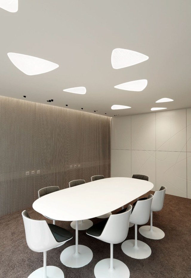 Led taklampa Luminous Design triangelform meno triangel xal