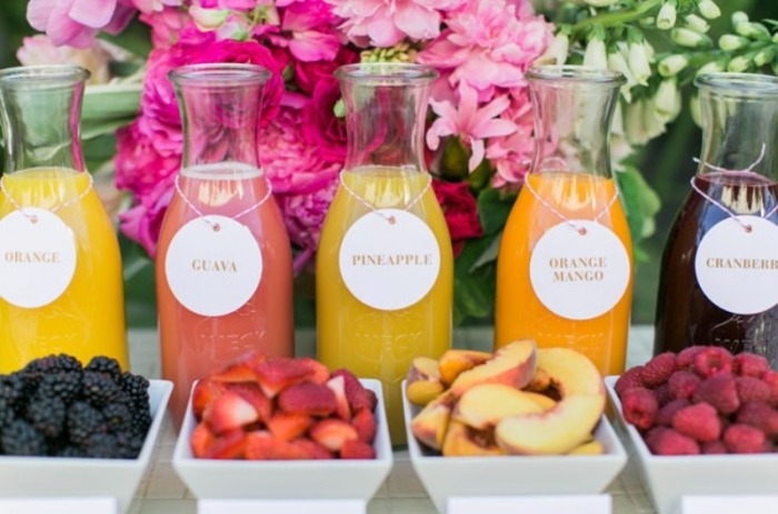 Färsk fruktjuice-idéer-för-brud-duschen-drycker-sommar