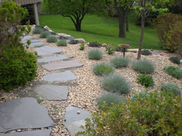 Behåll trädgårdsdesignidéer stenar för trädgårdsvägskonstruktion