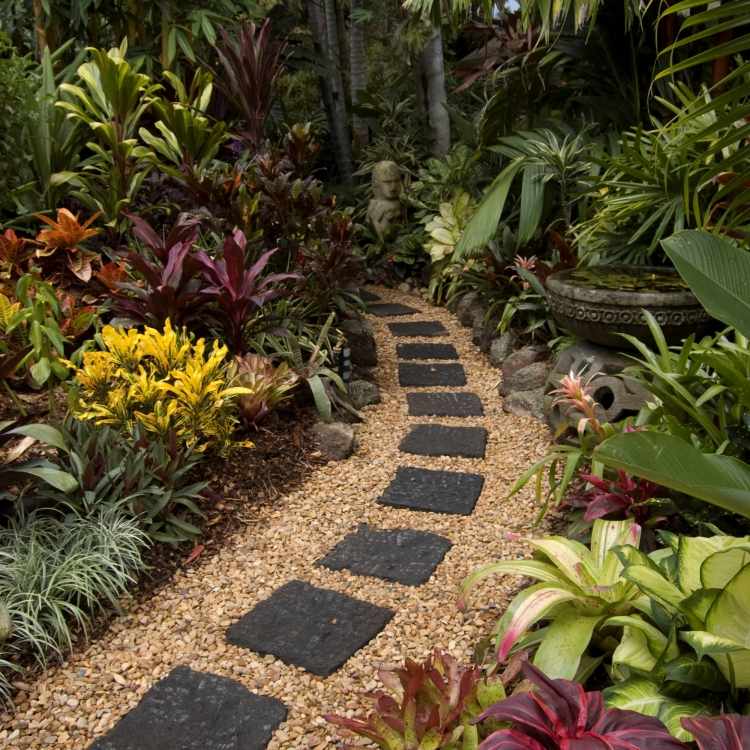 trädgård-stig-läggning-trädgård-planering-trottoar-grus-exotiska-växt-fontäner