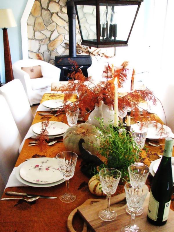 festligt-täckt-bord-fest-på-hösten-idéer-pumpa-dekoration