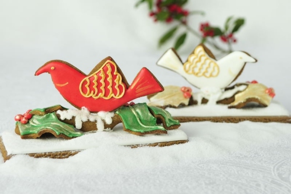 Cookies för jul-förbereda-dekorera-bord dekorationer Fågelfigurer