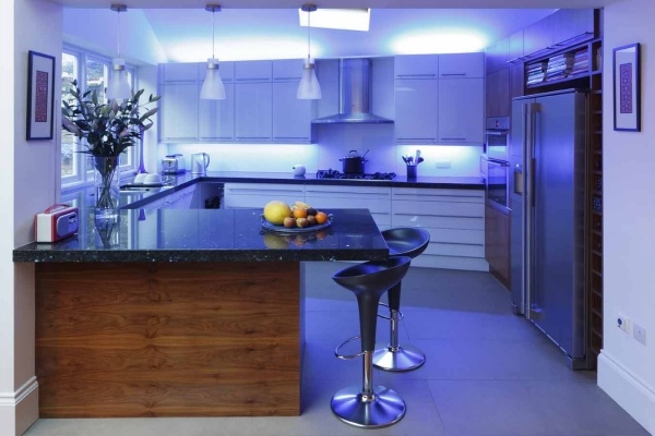blå LED -lampor idéer för kök fåfänga lampor