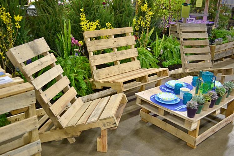 trä-euro-pall-trädgård-möbler-trädgård-sittplats-bord-blommor-trädgård fest