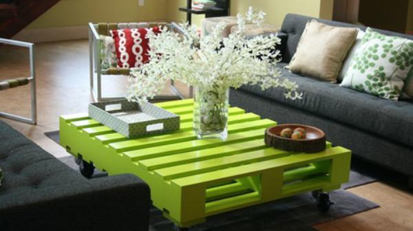 idéer till möbler från träpallar soffbord grönt