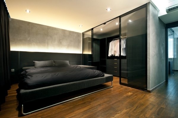 walk-in bedroom bachelor's flat black glass skjutdörrar