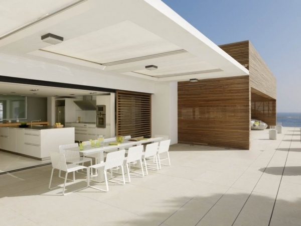 terrass matbord förslag golv vit grundfärg trendig inredning