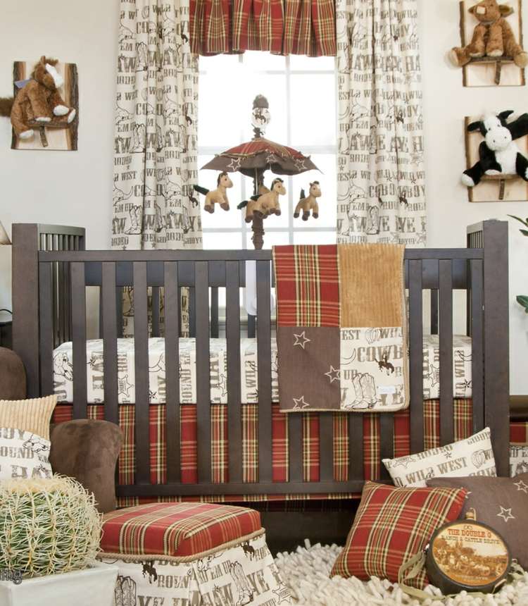 Rustika textilier med rutmönster för en mörkbrun babysäng och som gardin