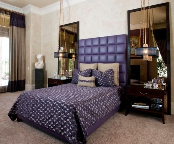 Lila sovrum färger dekor-säng sänggavel hanglampor