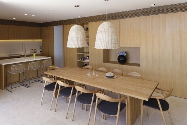 moderna kök rum inredning idéer skåp system dörrar utan handtag-lampor flätade