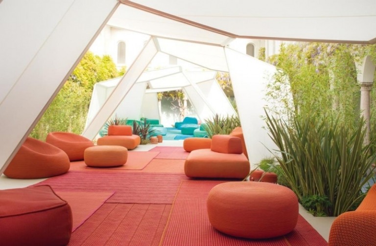 Idéer för terrassdesign-böna-puff-trädgård-matta-orientalisk