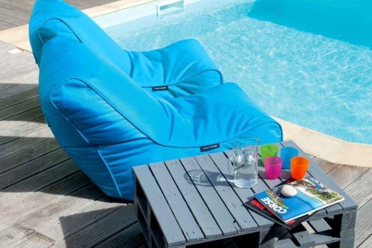 Idéer-terrassdesign-modern-beanbag-pool-ambient lounge