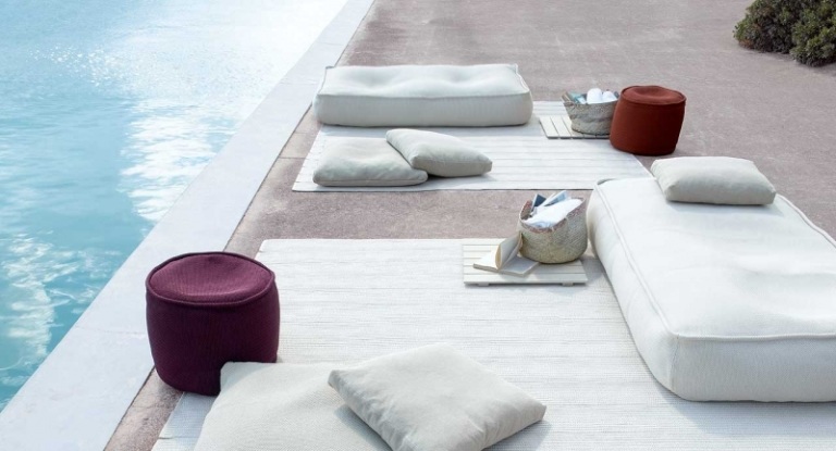 Idéer-terrassdesign-vita bönsäckar-idéer lounge