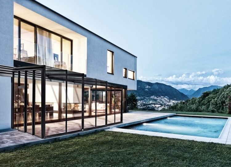 terrass-inglasning-terrass-pool-hus-modern-arkitektur-vy