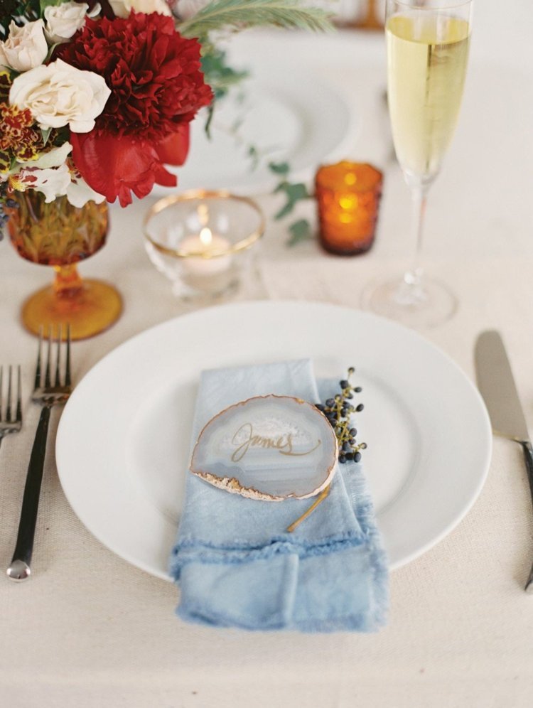 gör eleganta bordskort själv sommarbröllop havsbär