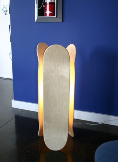 idéer för upcycled möbeldesign skateboard golvlampa