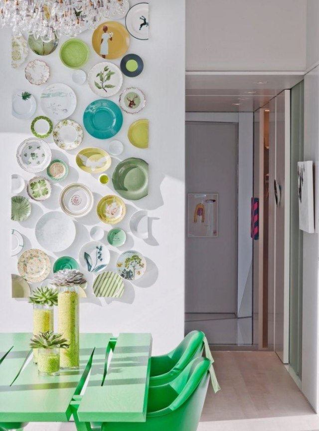 modern-kök-vägg-design-tallrikar-tallrikar-fäst-på-väggen