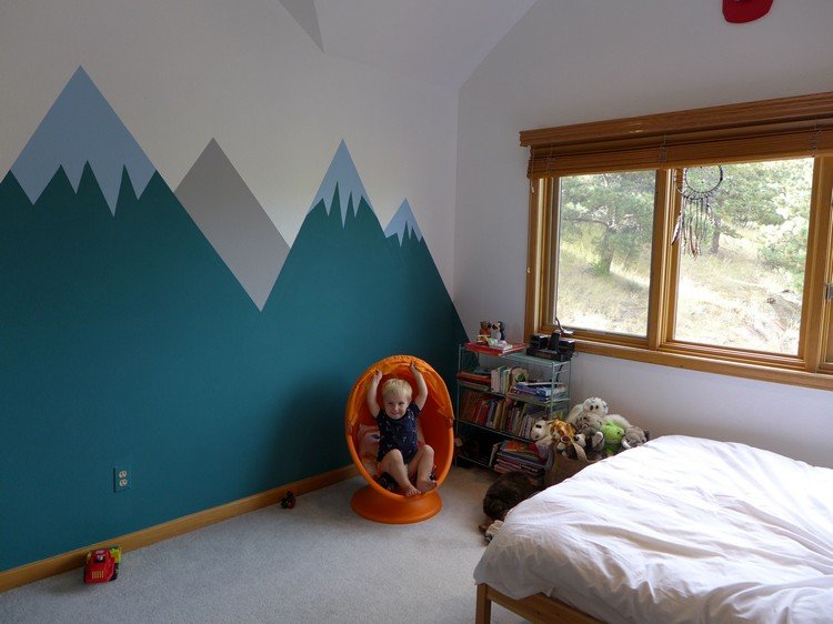 vägg-design-färg-berg-blå-grå-målning-barnrum-kreativ-design