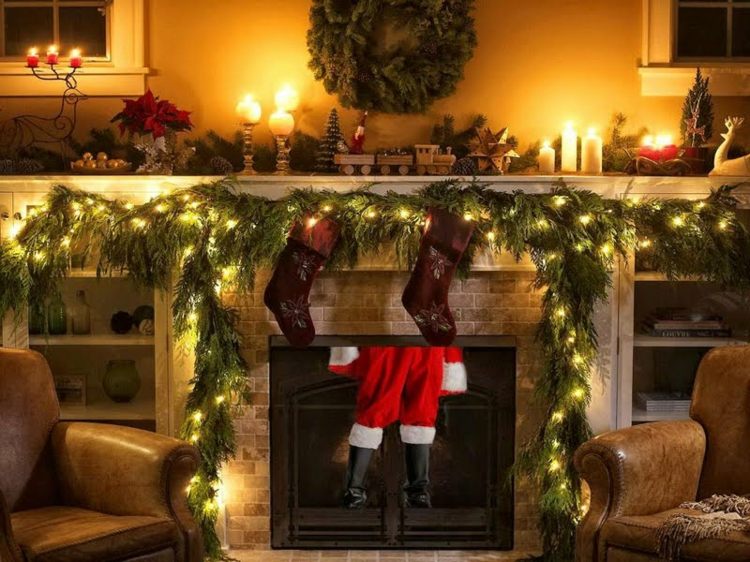 juldekoration för eldstaden romantiska grenar lampor jultomten strumpor krans