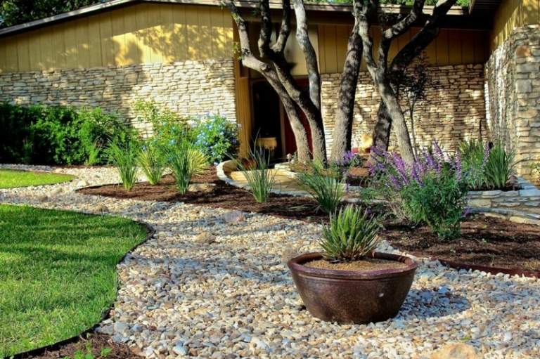 smala remsor av plantering betor graeser sten dekoration blomkruka medelhavet