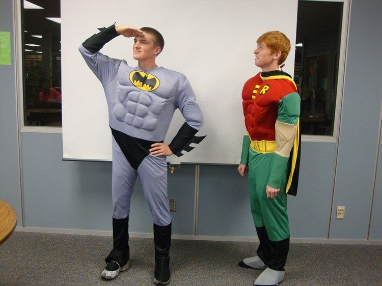 temavecka-barndom-hjälte-kostym-idéer-pojkar-superhjälte
