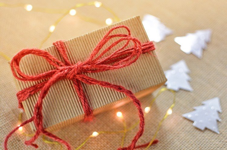 pyssel med ull julfaslampor matchande julpynt presentförpackningsgarn röd