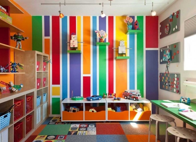 idéer-ungdomsrum-målar-färgglada-färger-rött-gult-blå-grönt-leksaker-lekrum