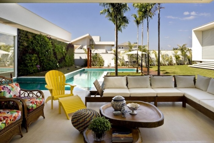 modern-terrass-design-tak-lounge-område-pool-gräsmatta