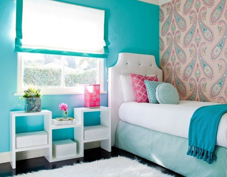 idéer interiör pastellstrand stil turkos ljusrosa vit säng sängbord hylla