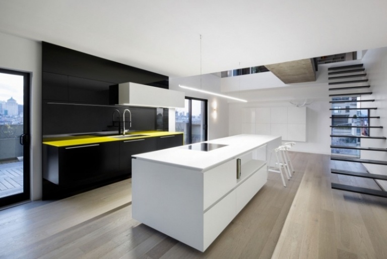 inredning-idéer-betong-tak-kök-kök-ö-vit-svart-högglans-minimalistisk-design