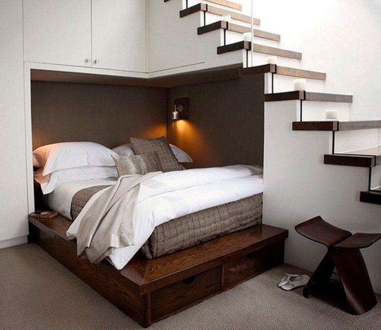 sovrum-design-säng-nisch-trappor-integrerat