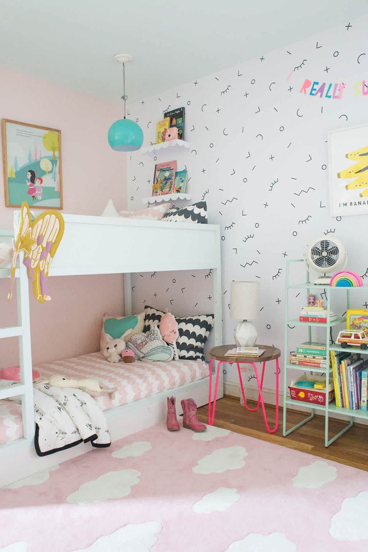 ikea kura säng remodel vita flicka rum moln