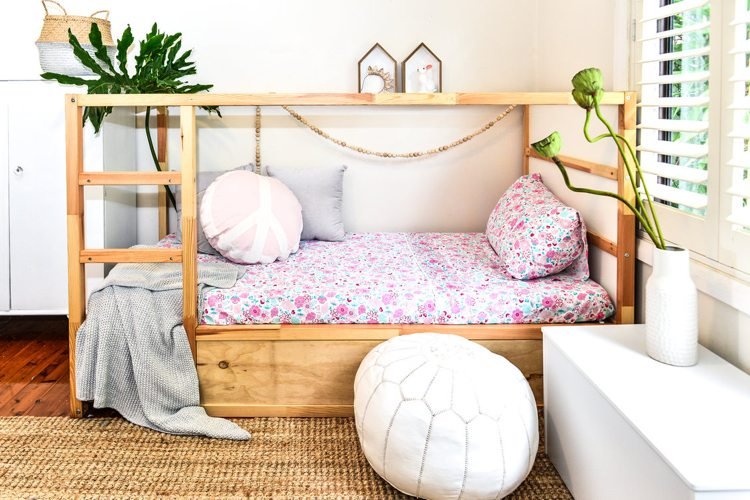 ikea kura säng remodel trä naturliga inomhus växter ljusa