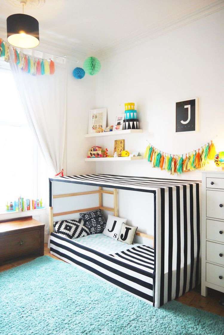 ikea kura säng remodel trä svart och vitt tält