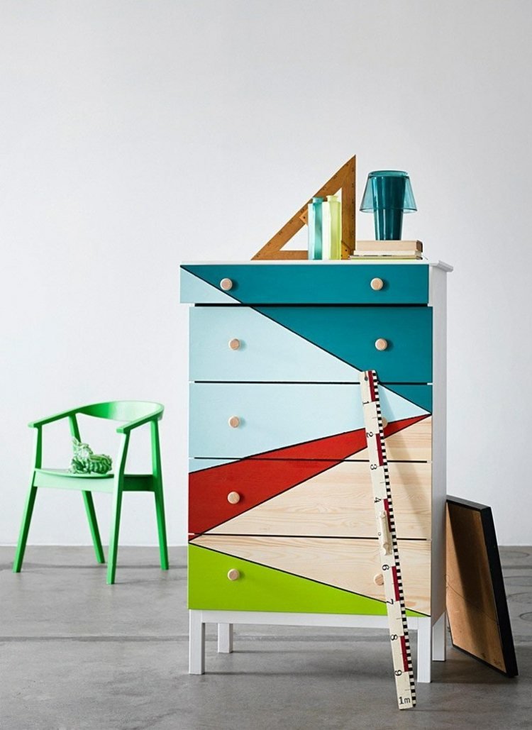 ikea-möbler-ombyggnad-tarva-byrå-geometriska-mönster-idé-färgglada-färger