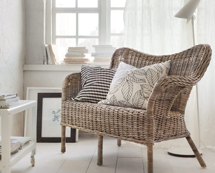 ikea-rotting-möbler-vit-läsning-hörn-fönster-korg-samling-nipprig-soffa