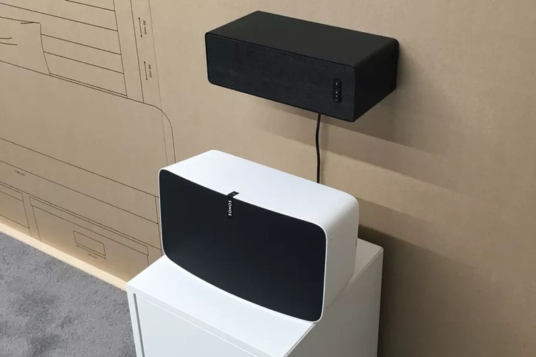 Högtalare Sonos Symfonisk -serien hylla