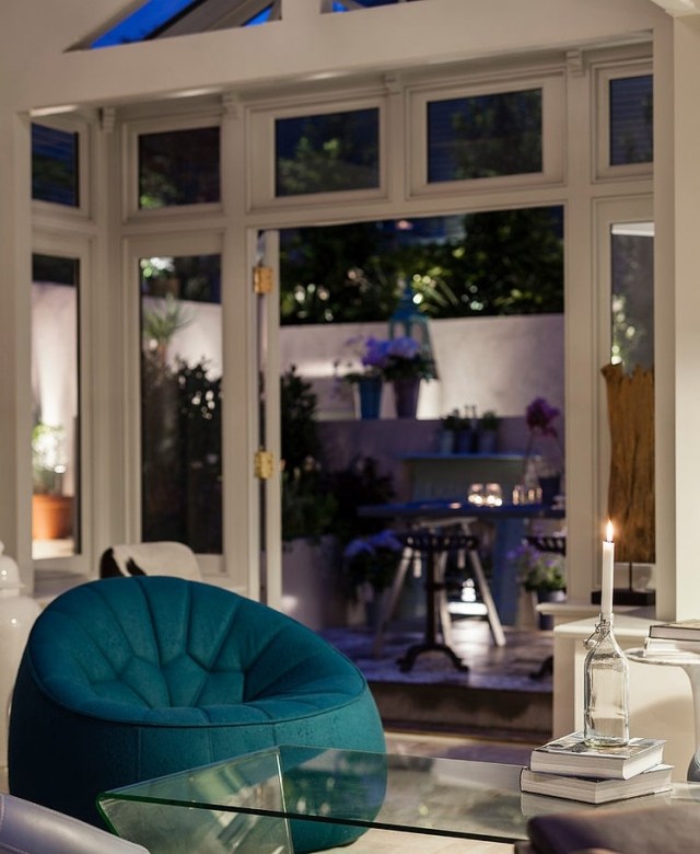 enfamiljshus-renoverat-möbler-design-beanbag-turkosfärgat-glas-bord-ranelagh