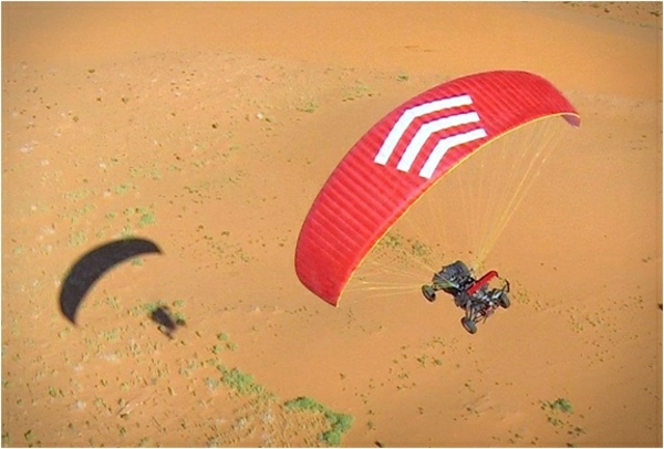 Skyrunner-in-the-air-red-paraglider