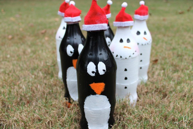 Gör hantverk med grundskolebarn och pingviner och snögubbar av colaflaskor själv