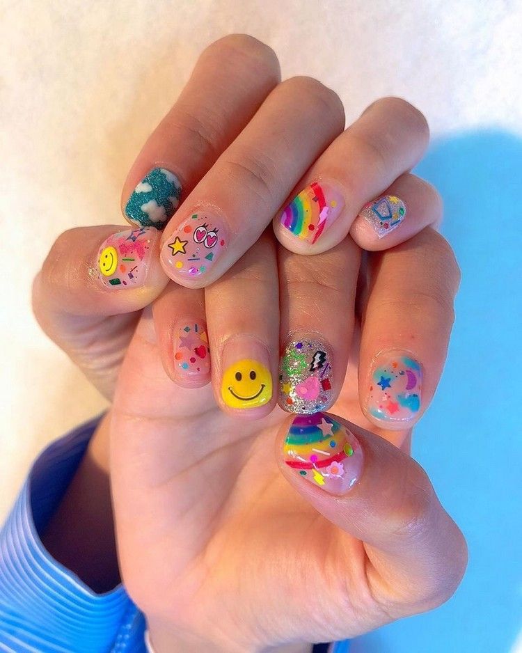 korta naglar måla indie naglar nageltrender våren 2021