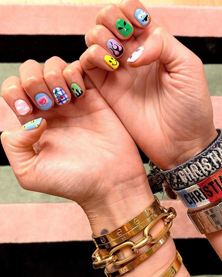 Indie Nails nageltrender 2021 idéer för korta naglar