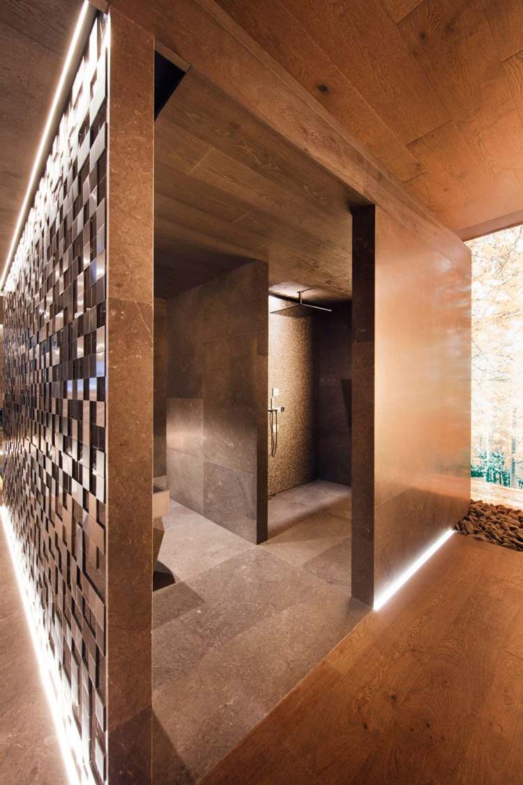 Indirekt belysning - skiljevägg - natursten - trägolv - badrum - minimalistisk