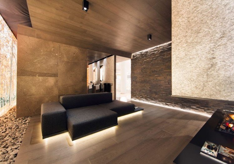 Indirekt belysning - väggdesign - vardagsrum - soffa - trägolv - natursten