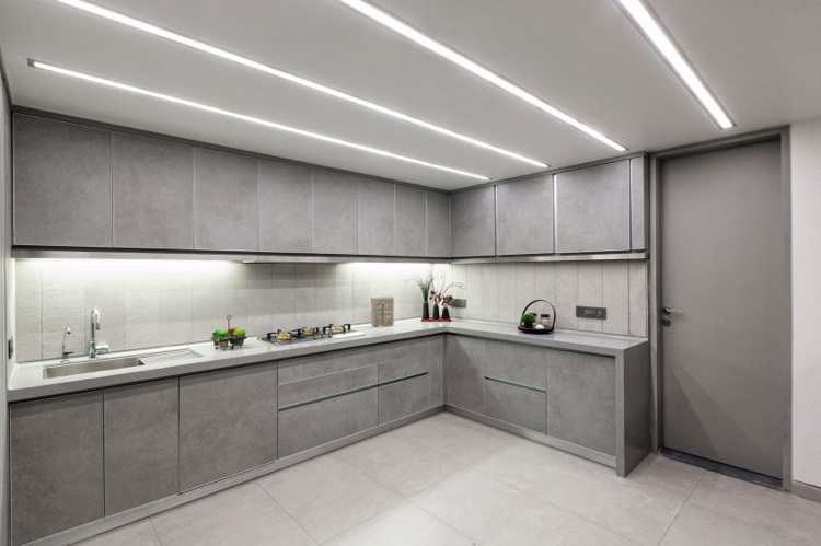 indirekt-led-belysning-ljus-paneler-design-grå-kök-modern