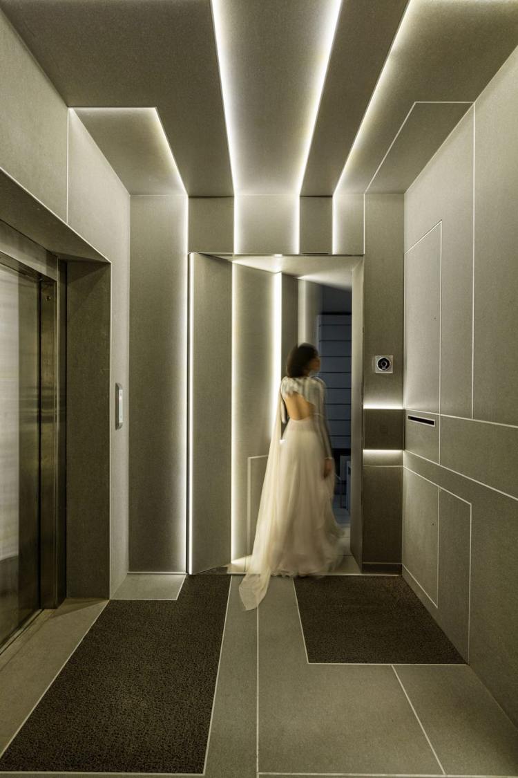 indirekt-led-belysning-ljus-paneler-design-dörr-korridor-diskret-extravagant